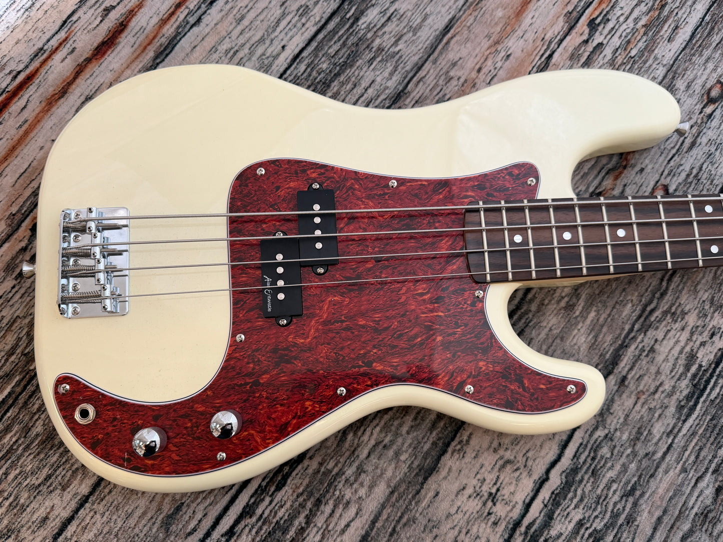 Vintage Coaster V40 Bass P-Bass - Vintage White