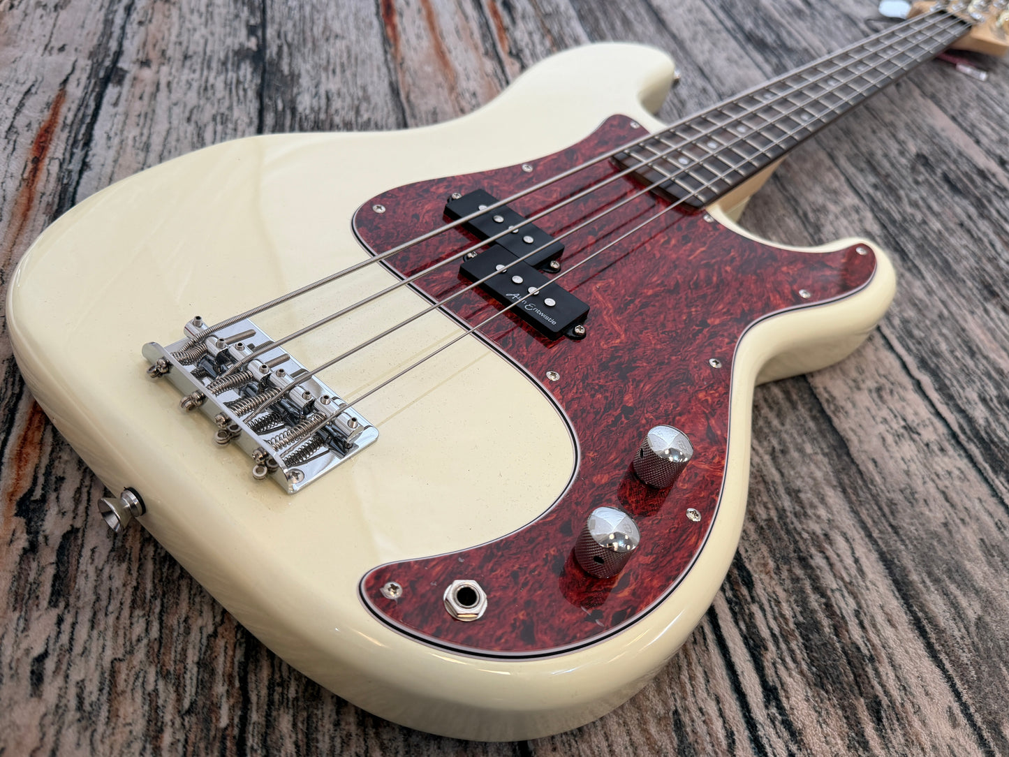 Vintage Coaster V40 Bass P-Bass - Vintage White