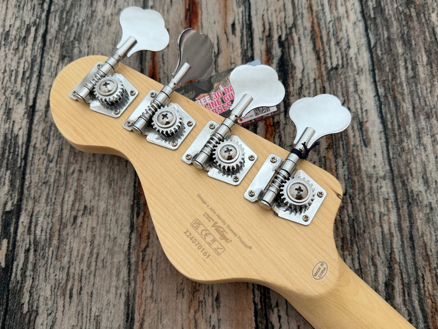 Vintage Coaster V40 Bass P-Bass - Vintage White