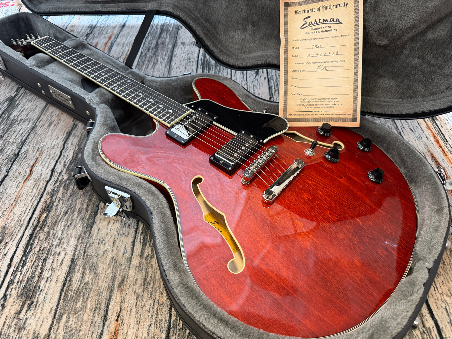 Eastman T386 Classic with Hard Case - "B" Stock