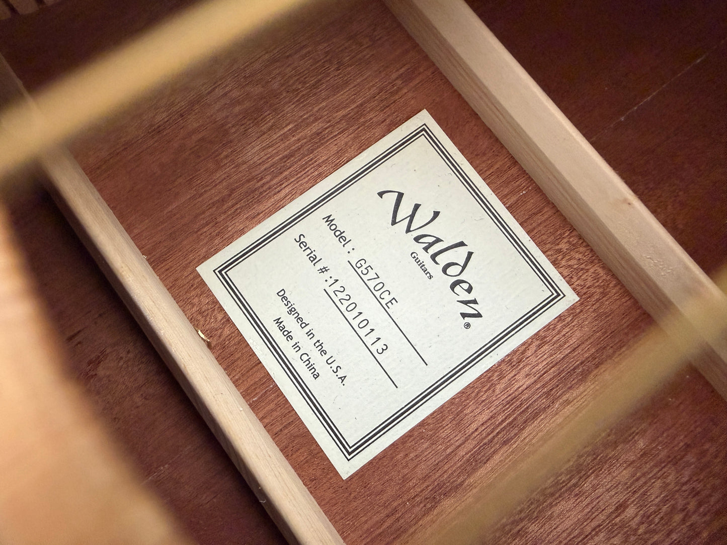 Walden G570CE - Solid Cedar Top Grand Auditorium Electro
