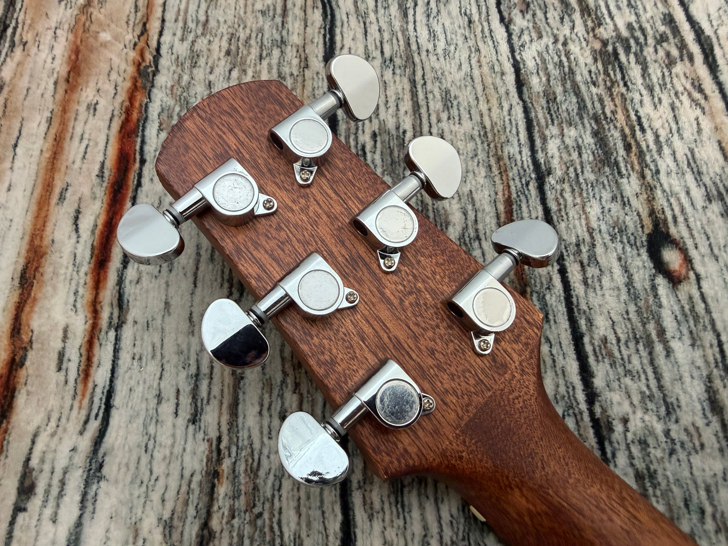 Walden G570CE - Solid Cedar Top Grand Auditorium Electro