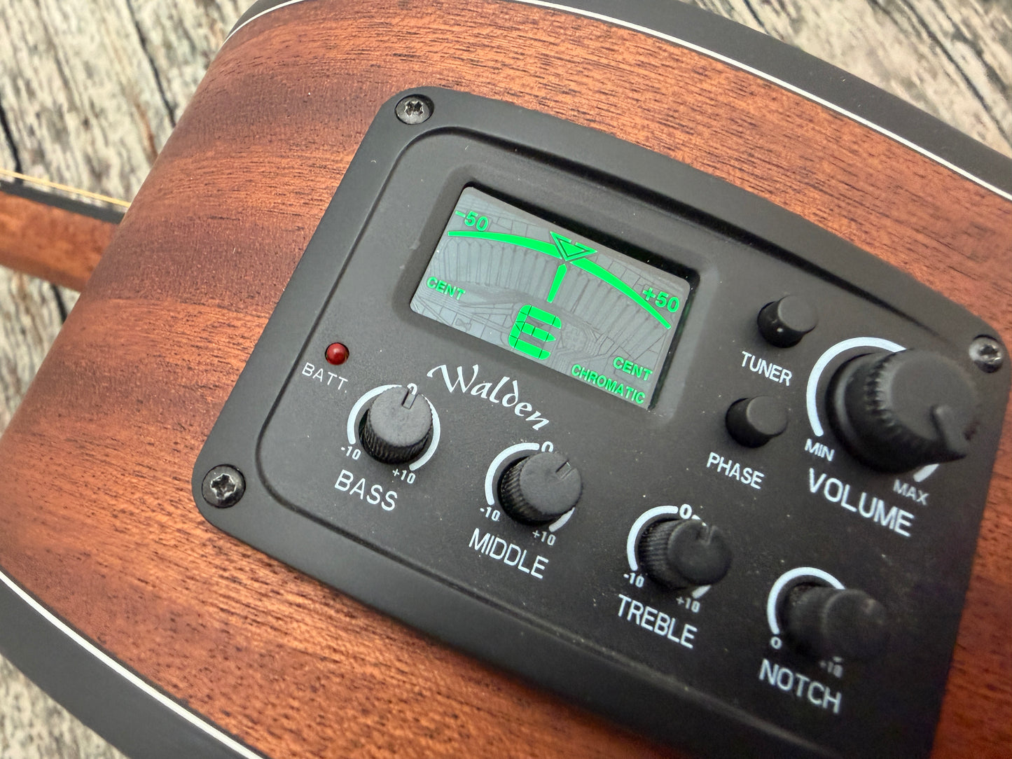 Walden G570CE - Solid Cedar Top Grand Auditorium Electro