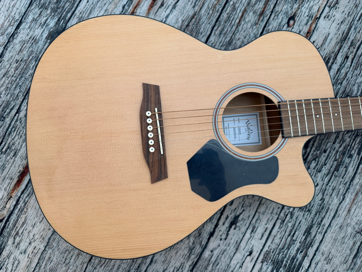 Walden F255CE - Folk Body Acoustic Cutaway-Electric - Satin Natural