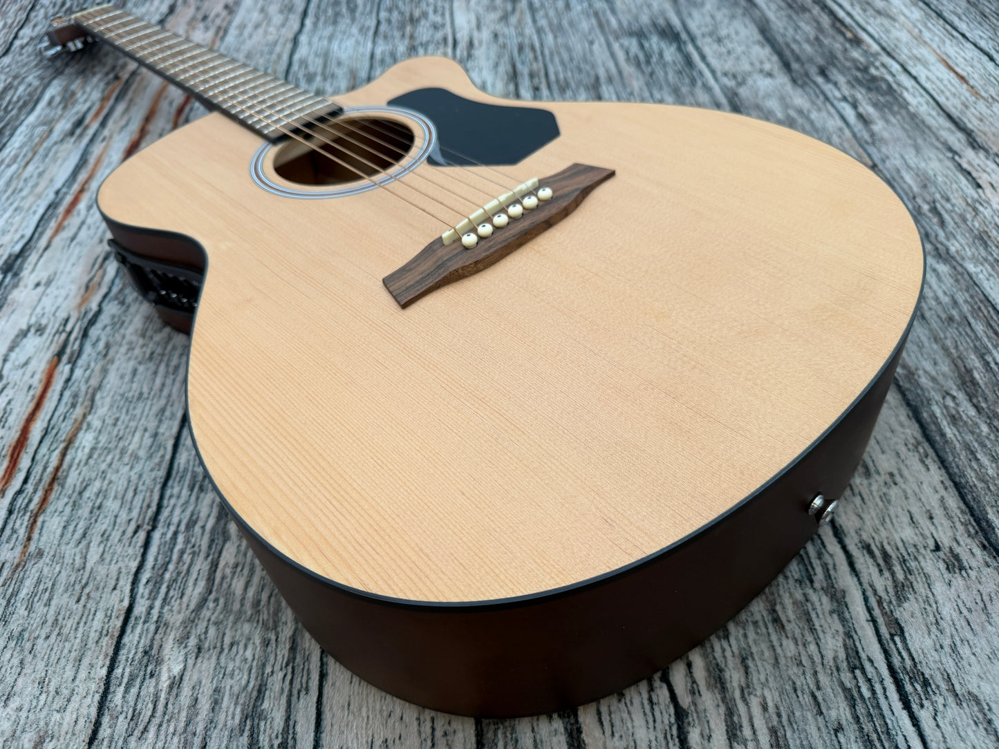 Walden F255CE - Folk Body Acoustic Cutaway-Electric - Satin Natural