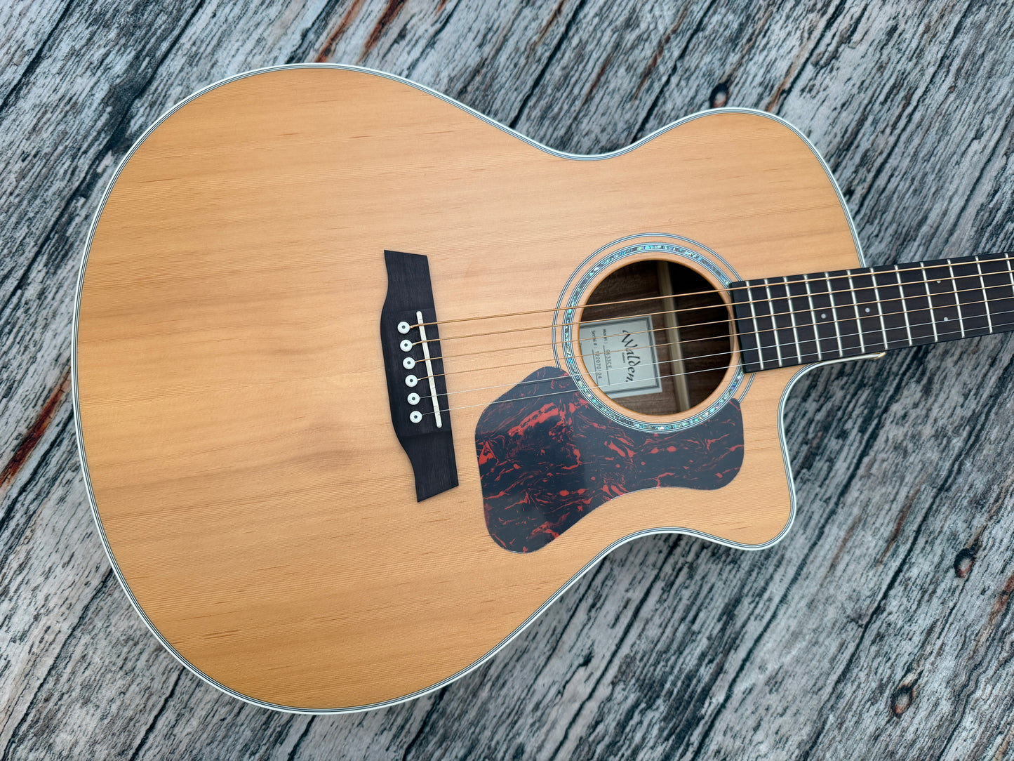 Walden G633CE - Solid Cedar Top Grand Auditorium Electro - Satin Natural