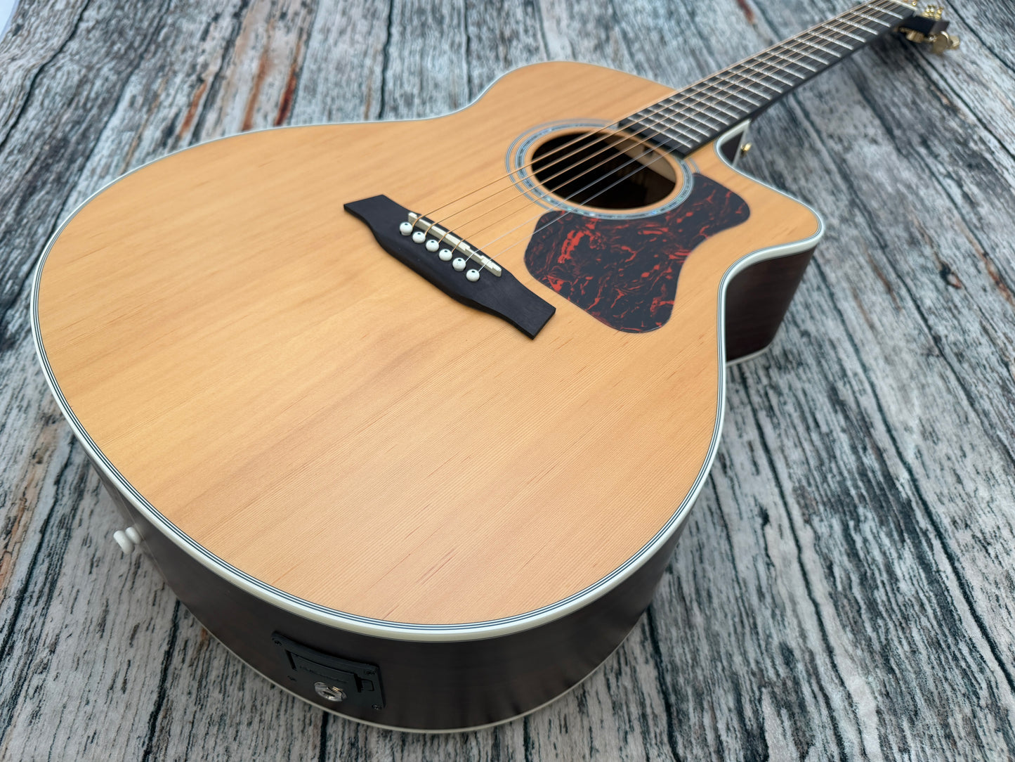 Walden G633CE - Solid Cedar Top Grand Auditorium Electro - Satin Natural