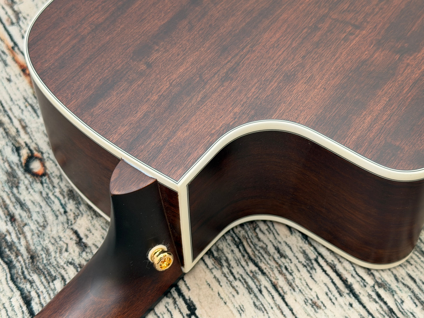 Walden G633CE - Solid Cedar Top Grand Auditorium Electro - Satin Natural