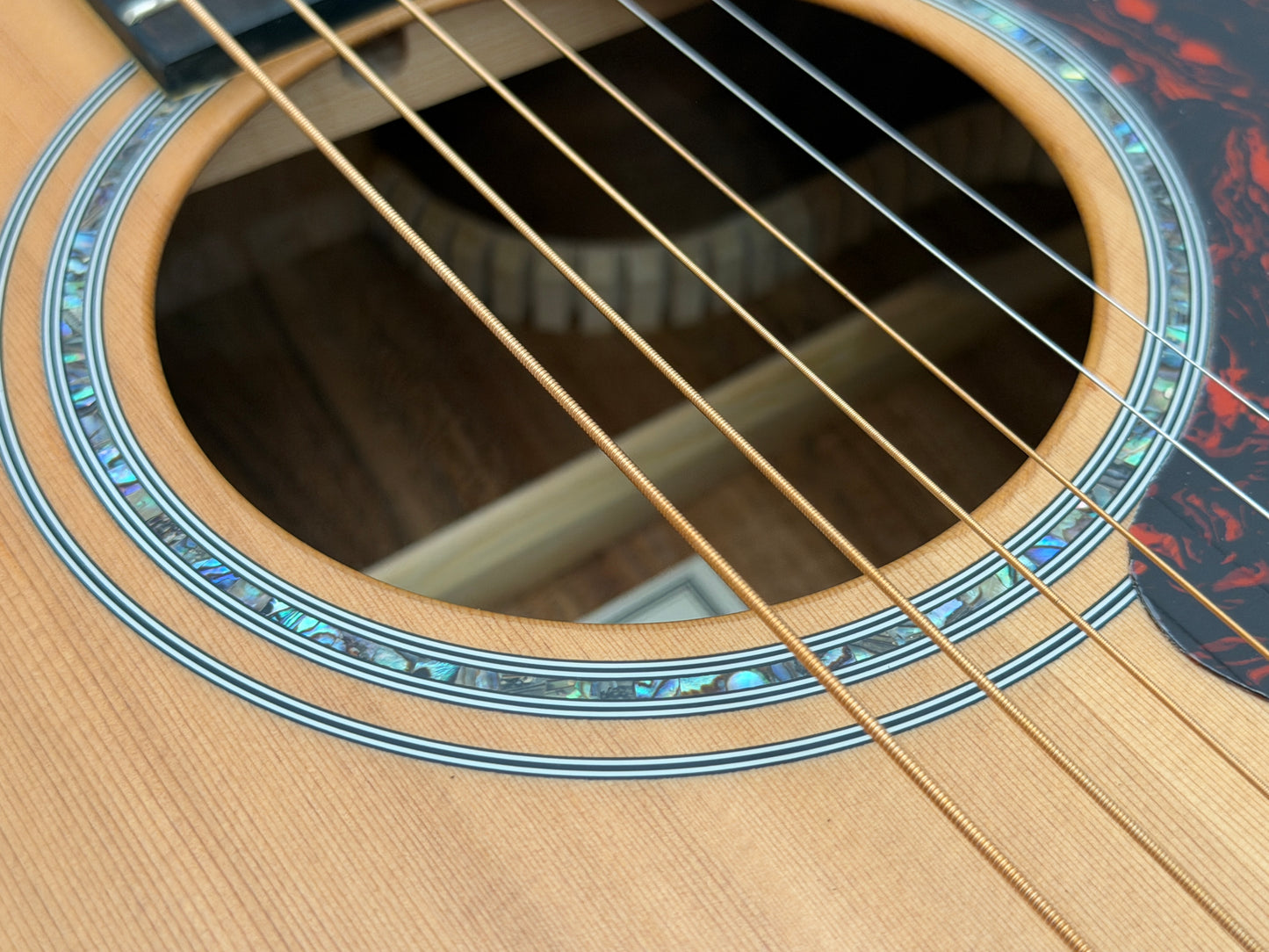 Walden G633CE - Solid Cedar Top Grand Auditorium Electro - Satin Natural