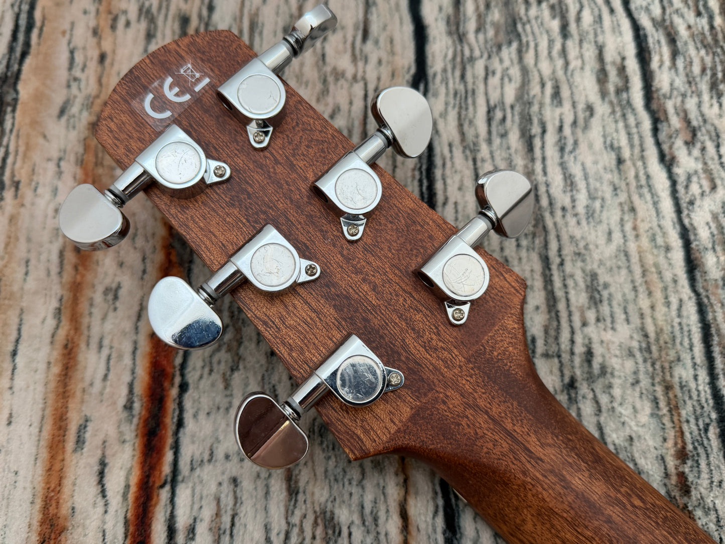 Walden G570ETB Solid Cedar Top Grand Auditorium Electro - Open Pore Satin Tobacco Burst
