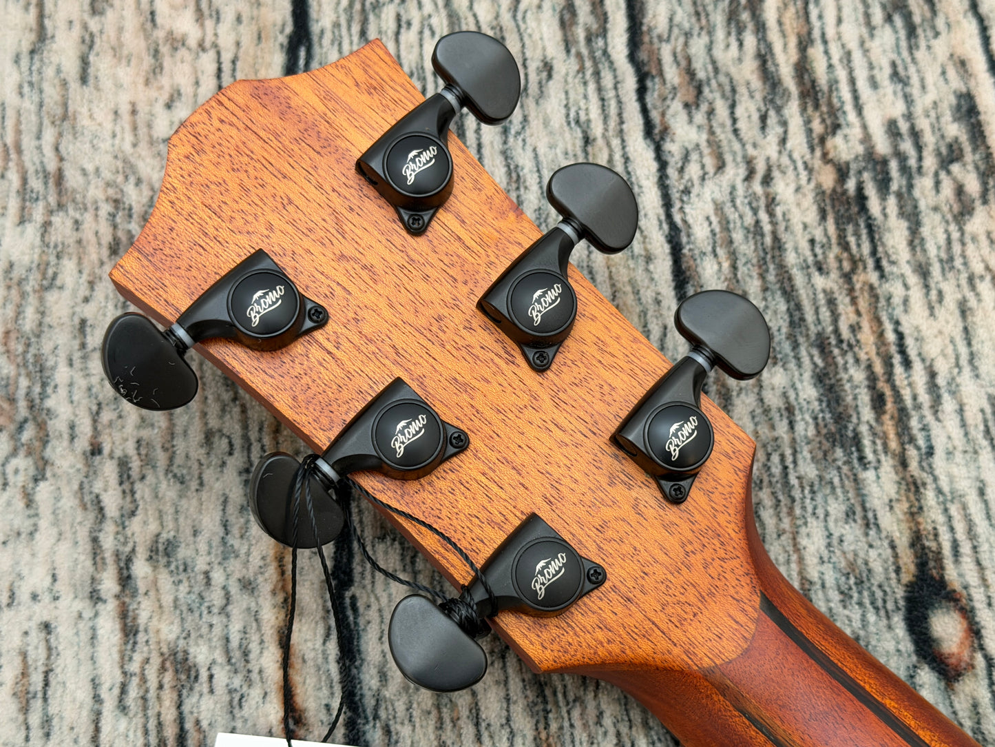 Bromo BAT2M - Solid top Mahogany Acoustic