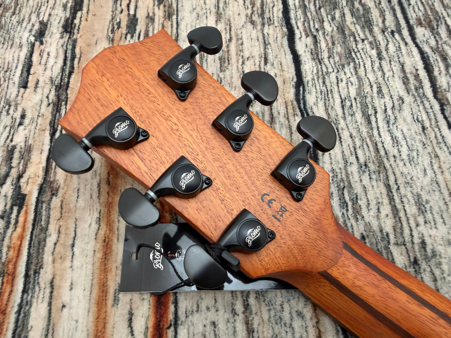 Bromo BAT2CE - Solid top electro cutaway.