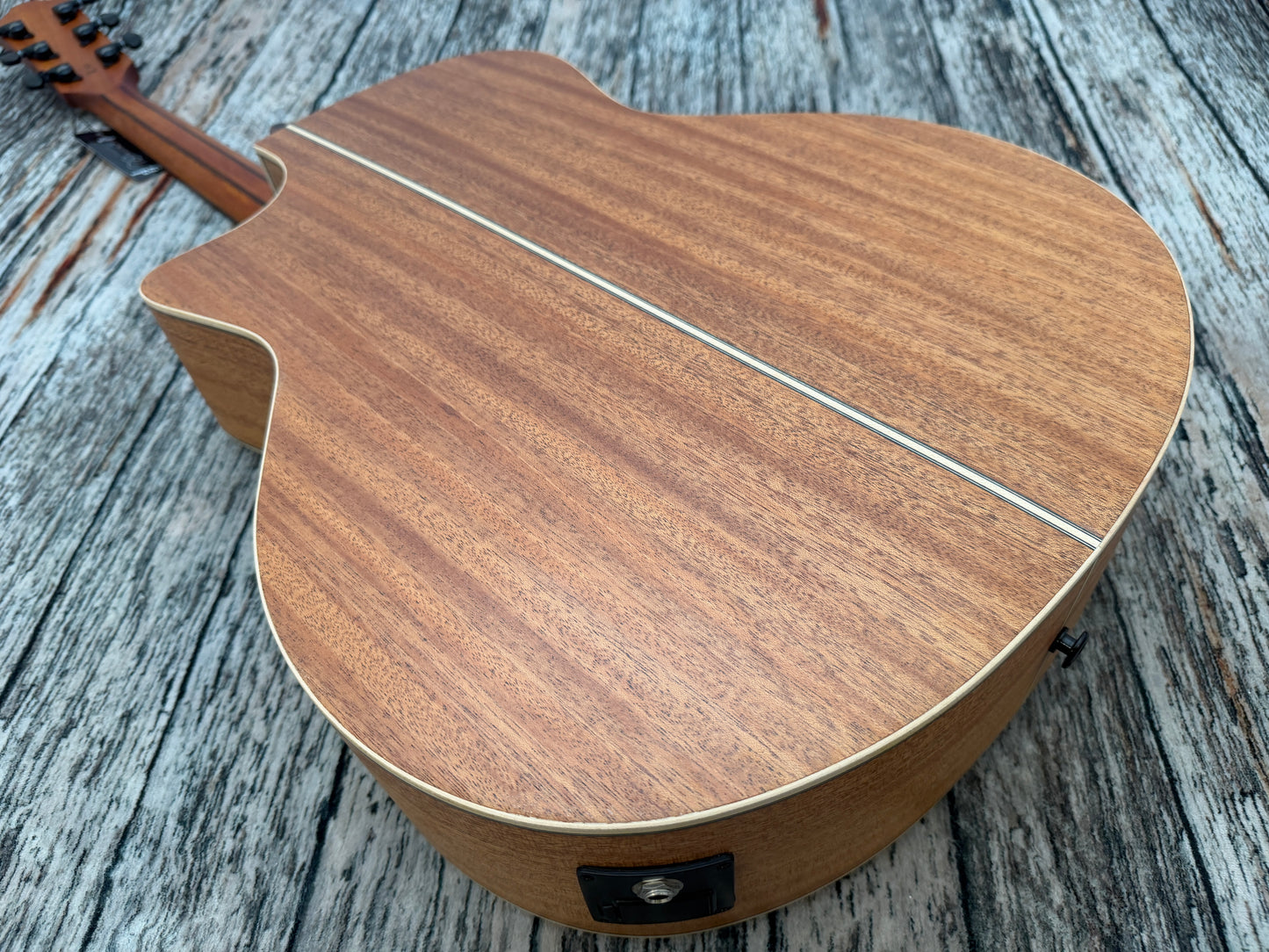 Bromo BAT2CE - Solid top electro cutaway.