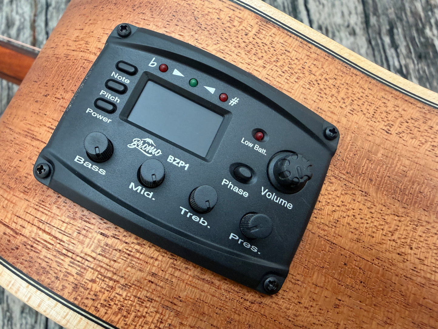 Bromo BAT2CE - Solid top electro cutaway.