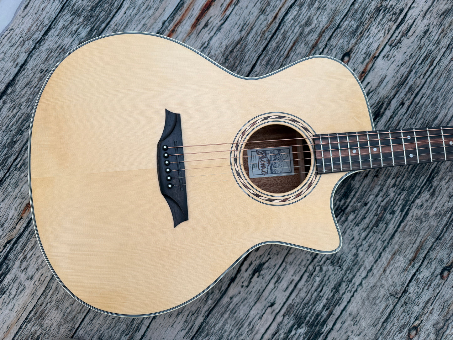 Bromo BAT BAA2CE Solid top electro cutaway.