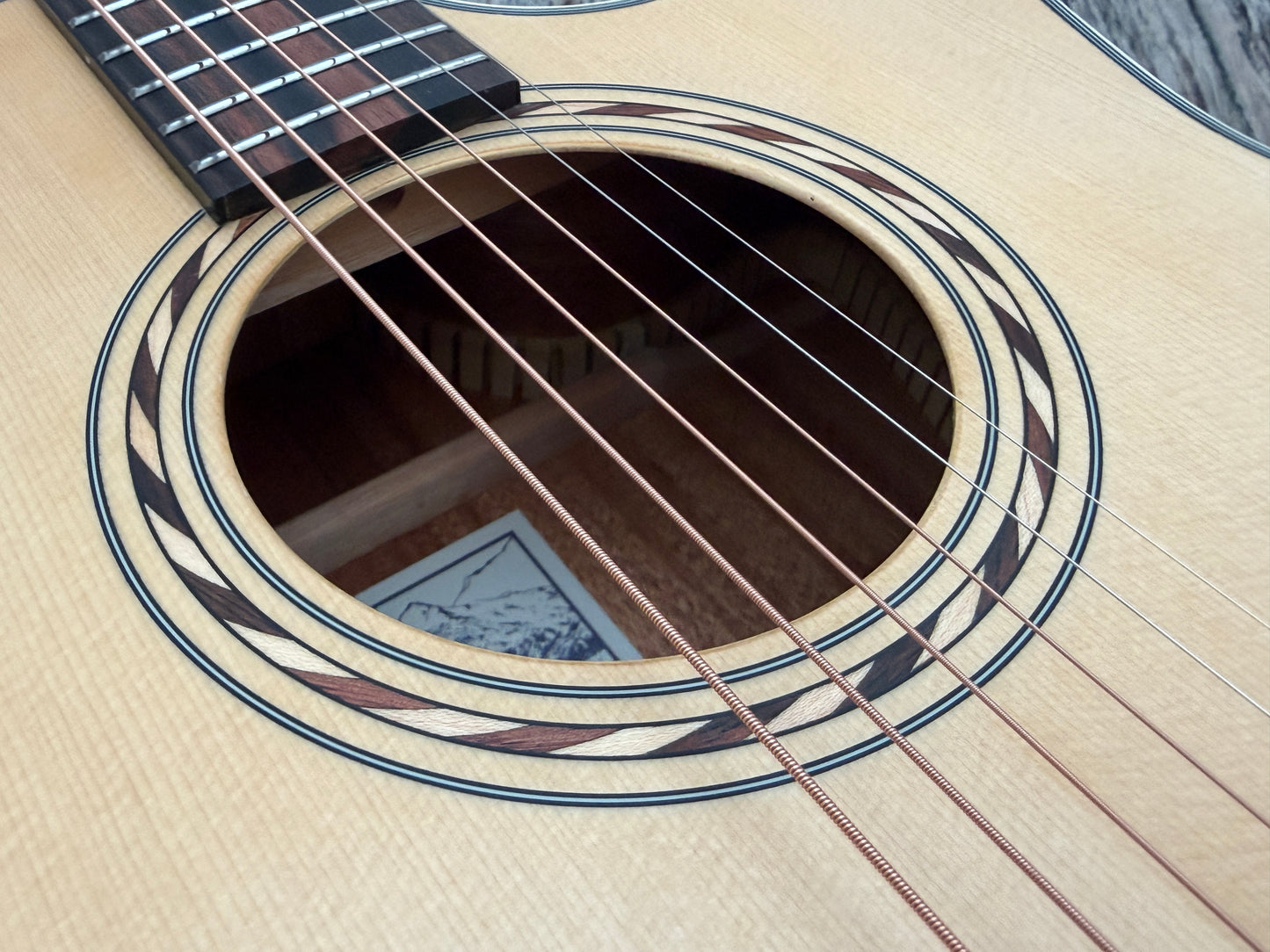 Bromo BAT BAA2CE Solid top electro cutaway.