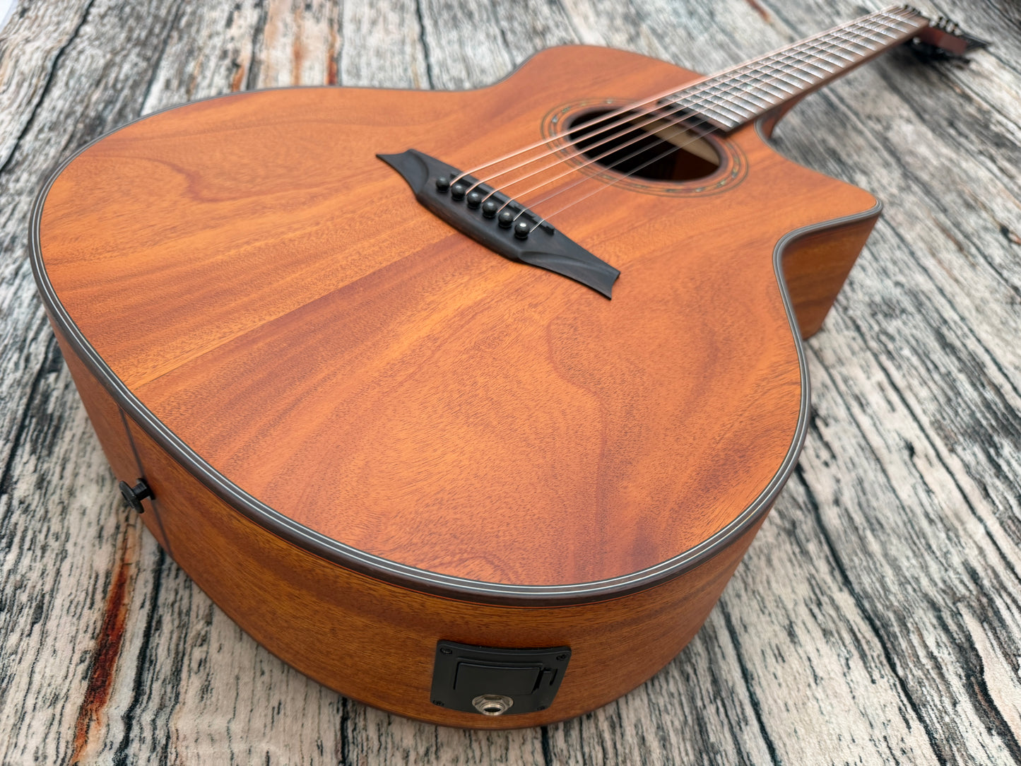 Bromo BAT2MCE Solid top Mahogany Electro Cutaway.