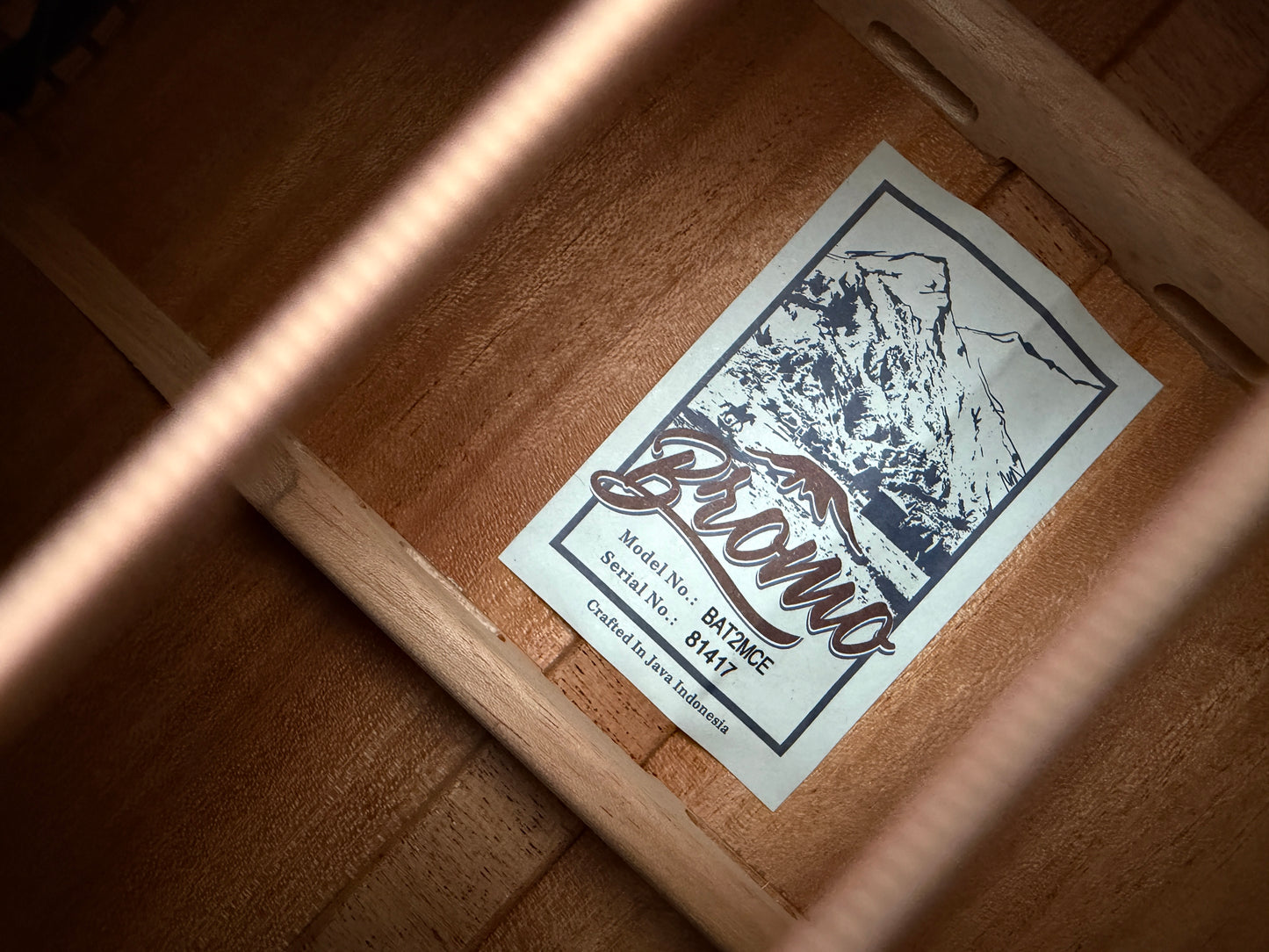 Bromo BAT2MCE Solid top Mahogany Electro Cutaway.