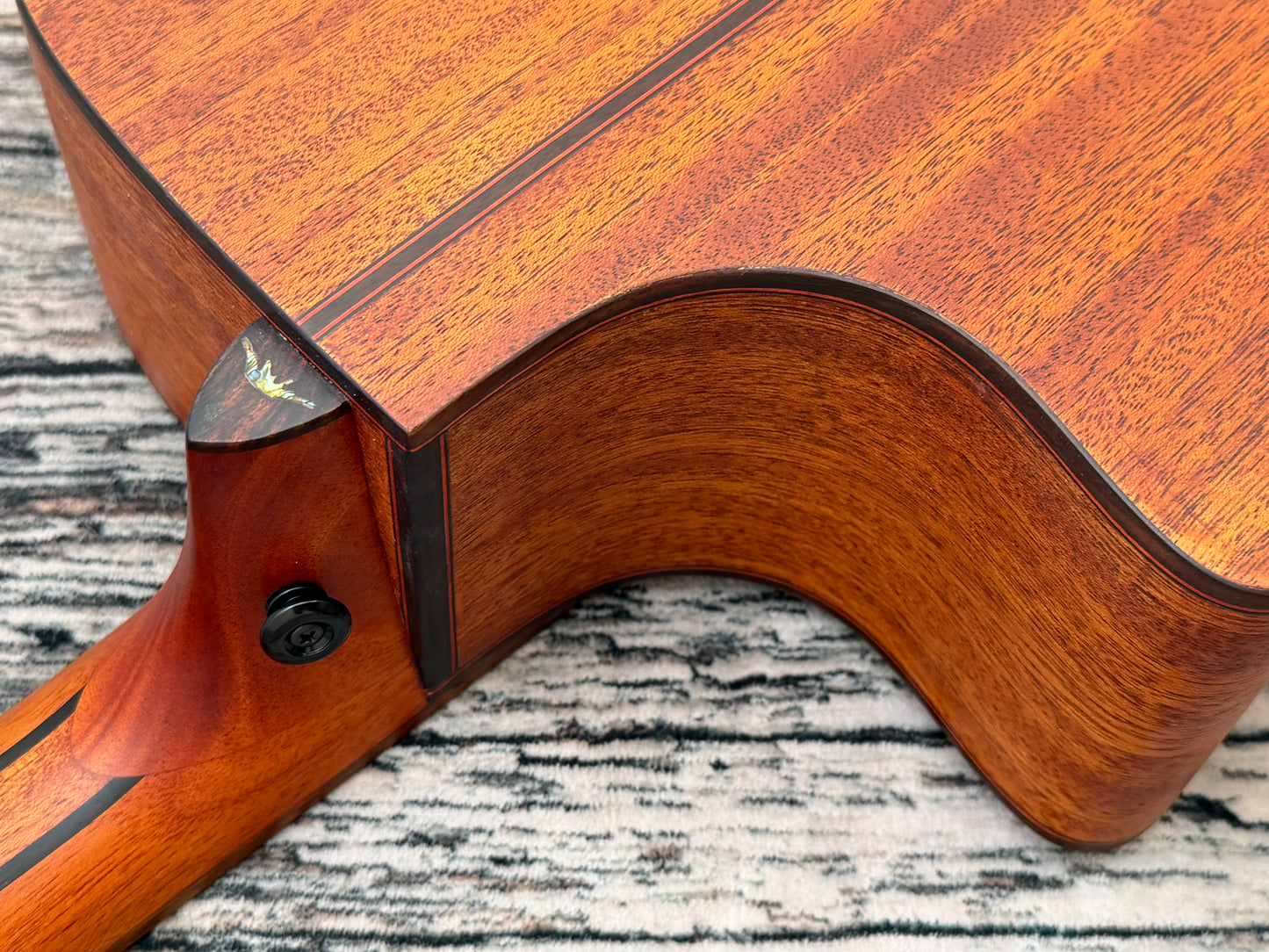 Bromo BAT2MCE Solid top Mahogany Electro Cutaway.