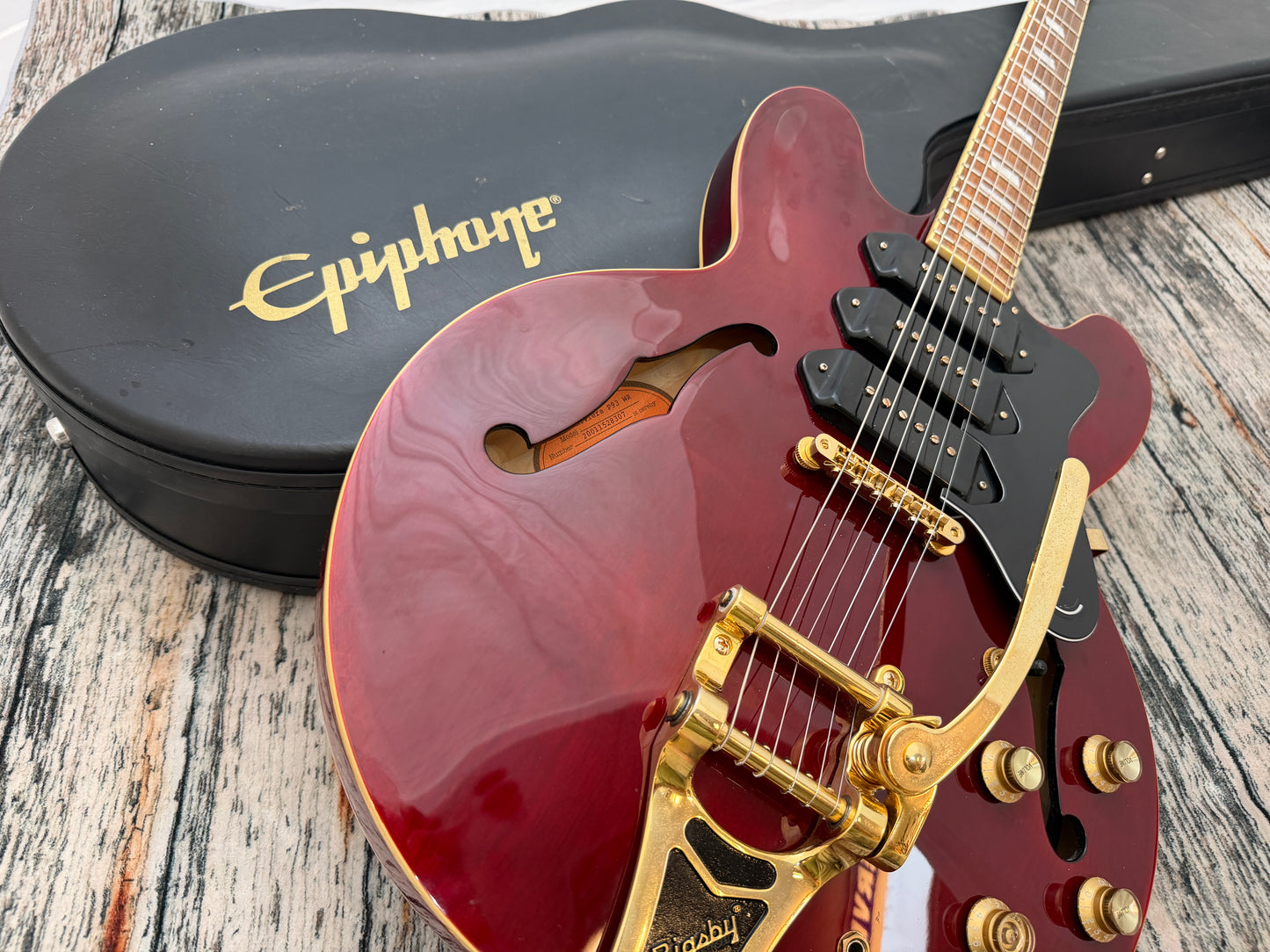 Epiphone Riviera P93 semi hollow with Bigsby.