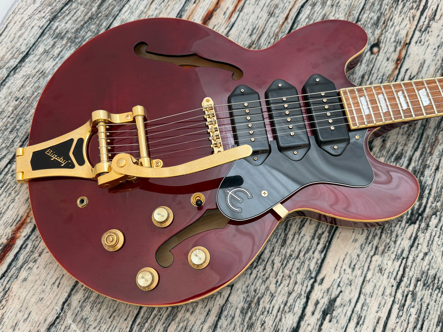 Epiphone Riviera P93 semi hollow with Bigsby.