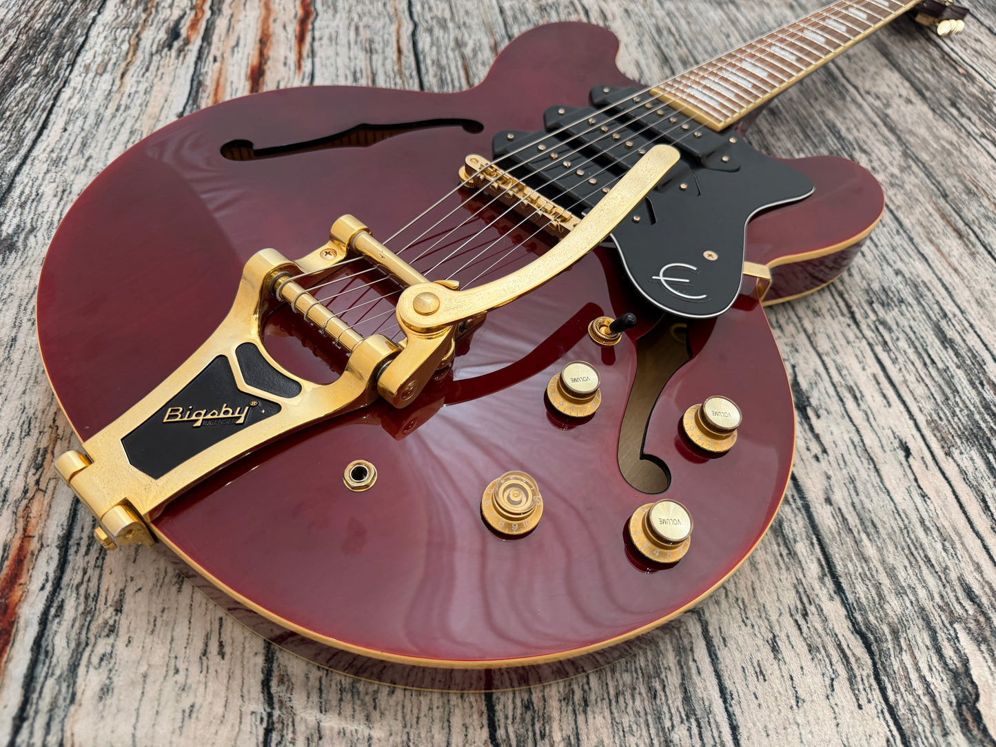 Epiphone Riviera P93 semi hollow with Bigsby.