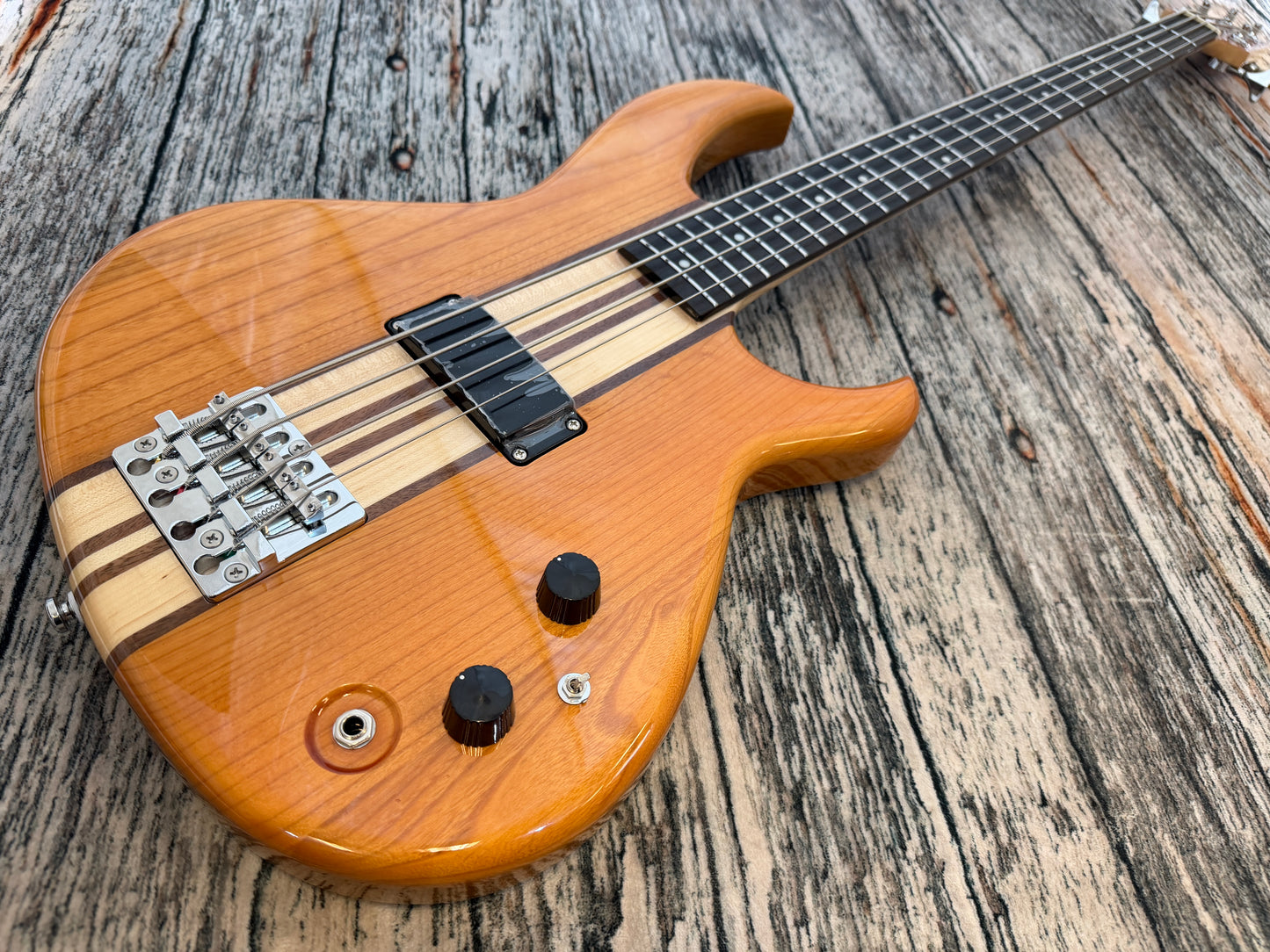 Aria Pro II SB-700 bass. B Stock