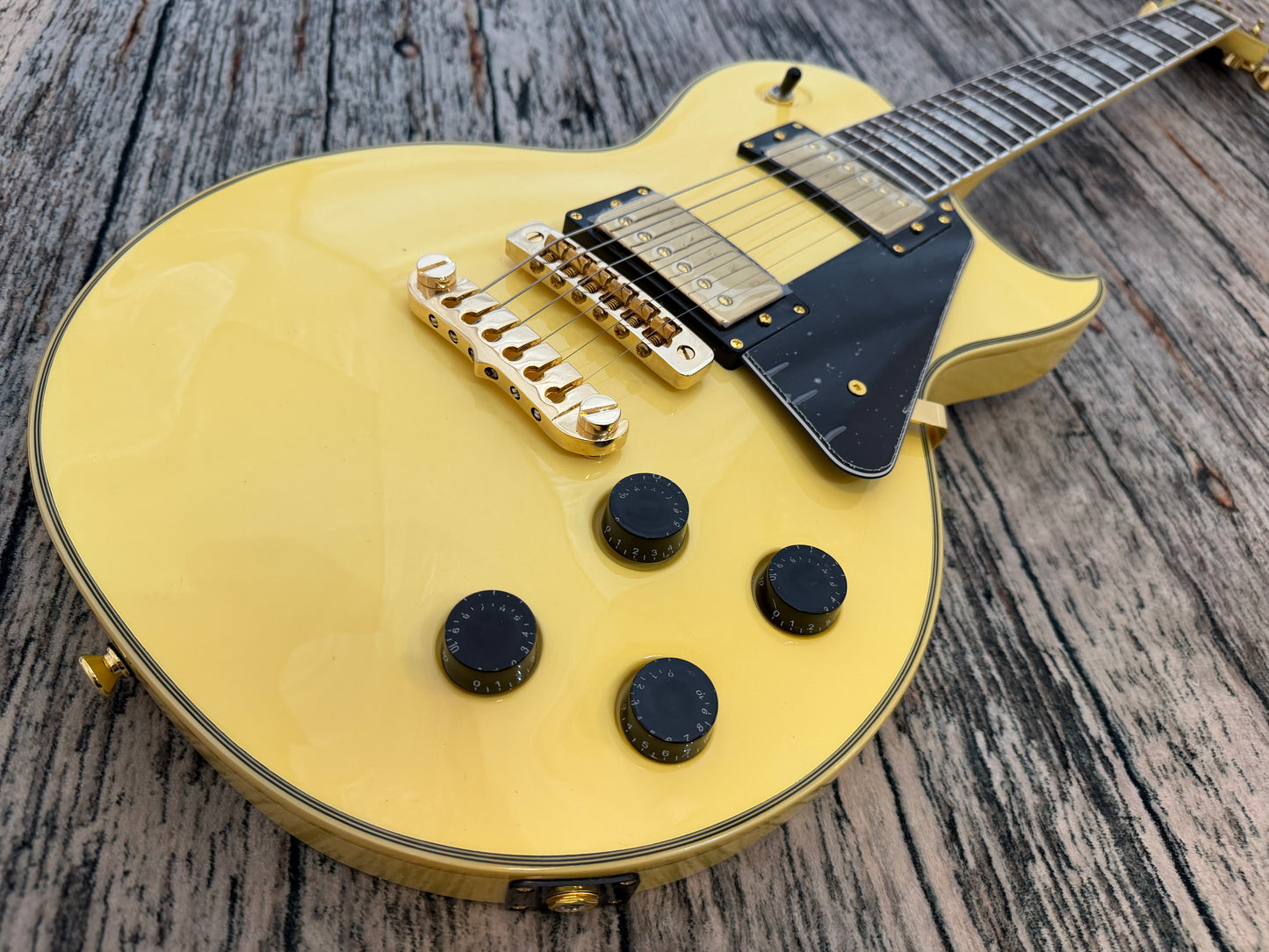 Aria Pro II PE350 Custom Aged White - B Stock