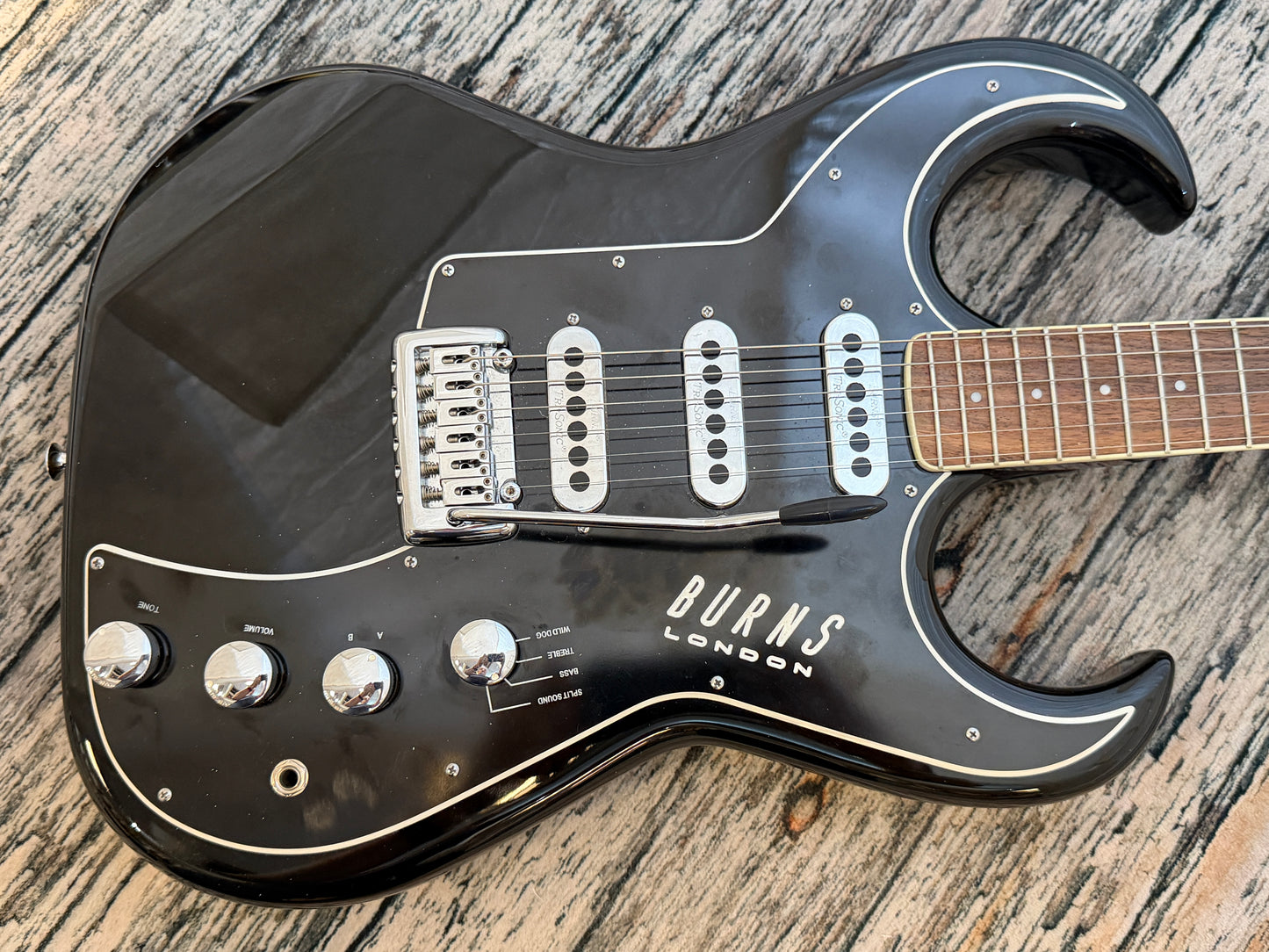 Burns Bison Series "Black" Bison 6 string '62 reissue & croc case