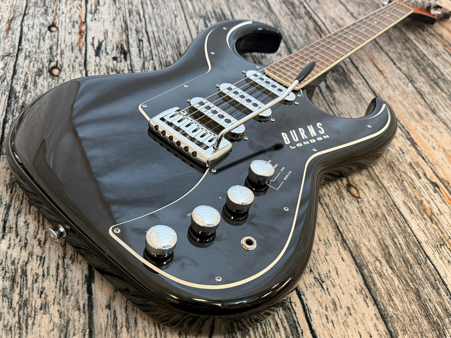 Burns Bison Series "Black" Bison 6 string '62 reissue & croc case
