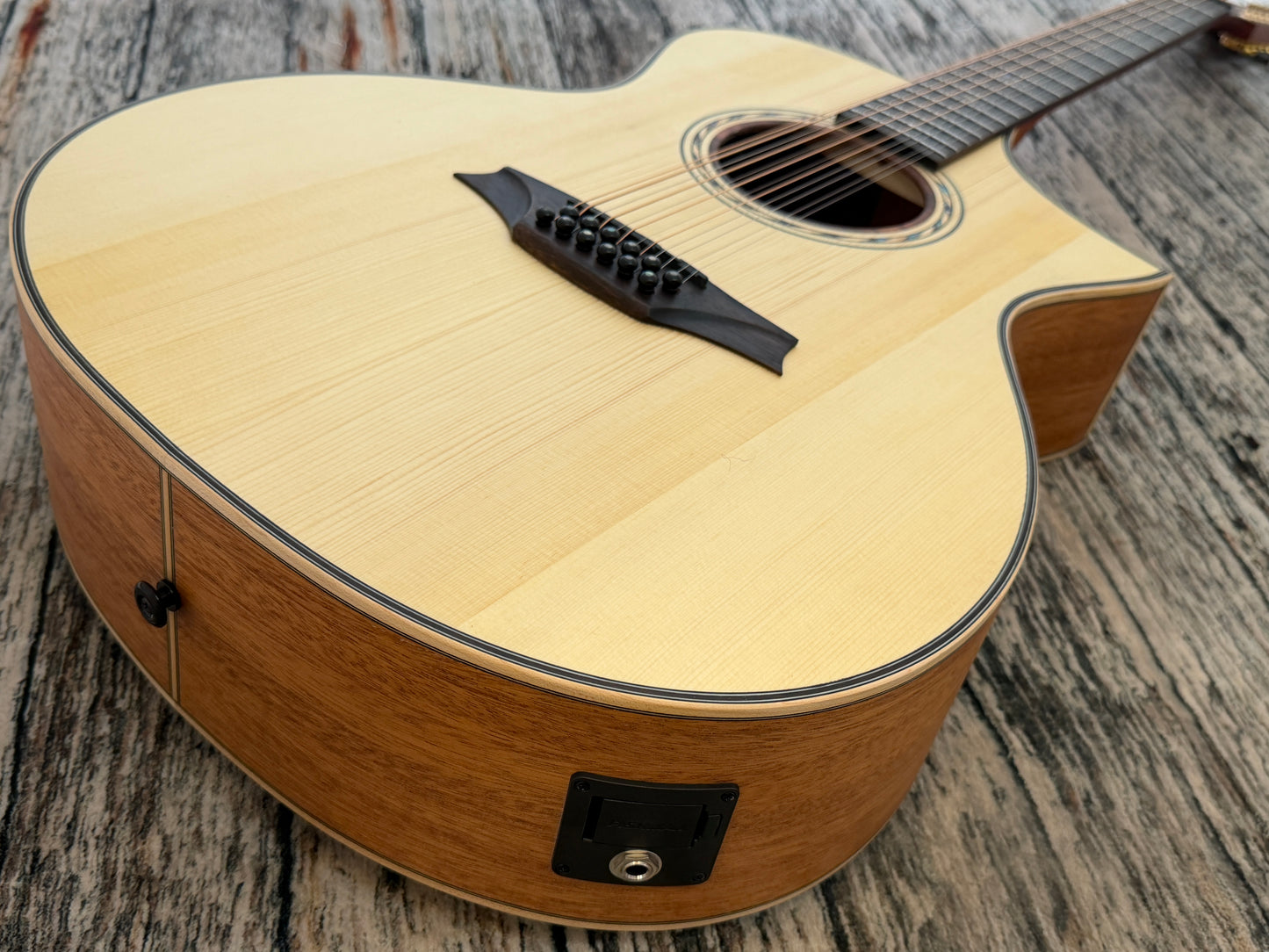 Bromo BAT4CE-12 12 string electro acoustic, with bag