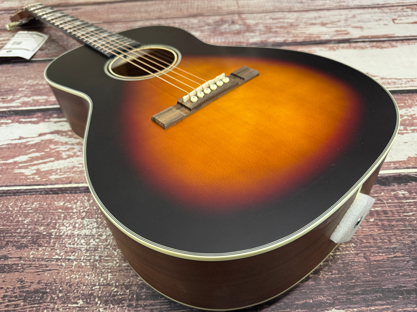 Vintage V180 vintage sunburst parlour acoustic