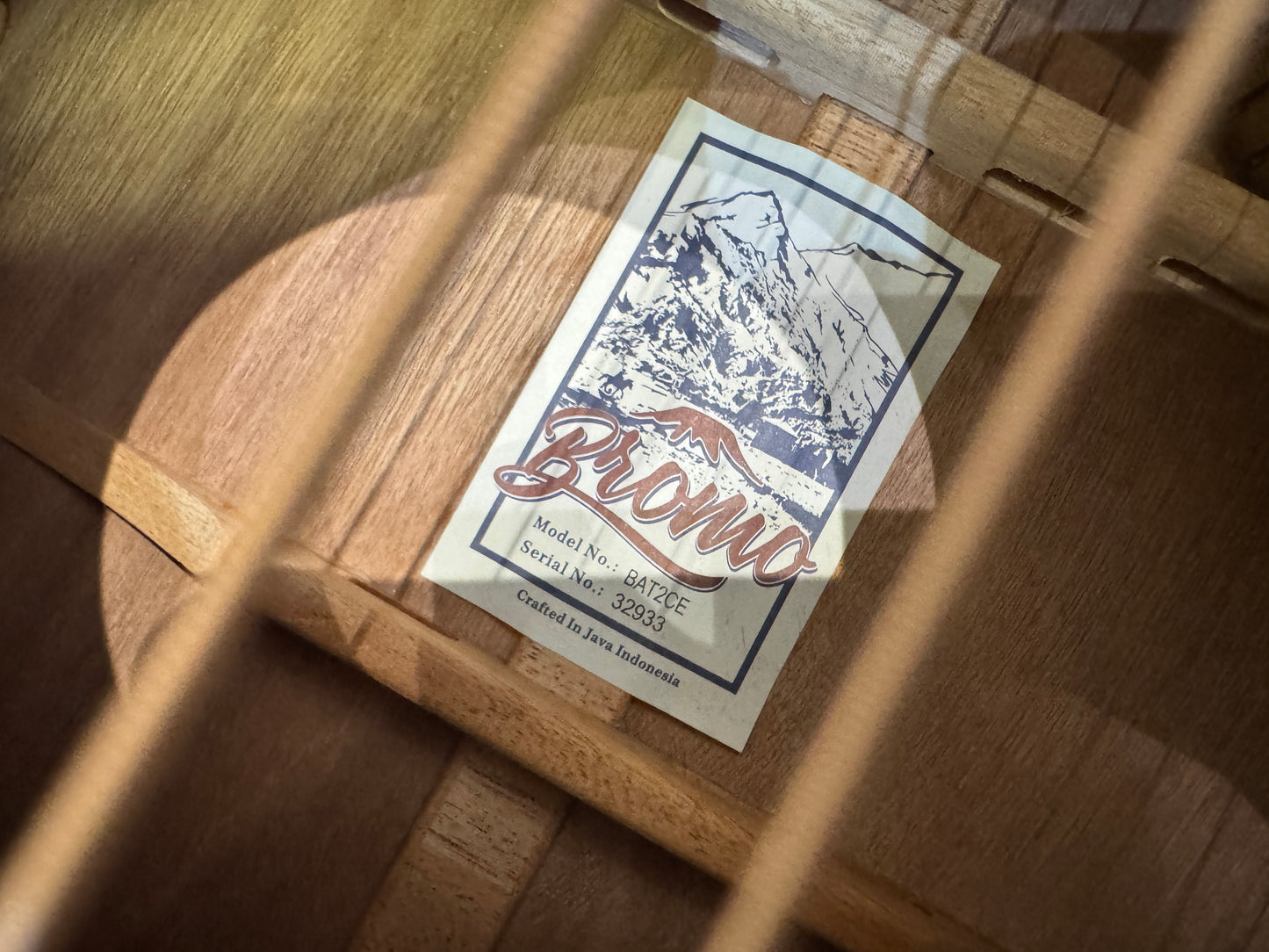 Bromo BAT2CE Solid top electro acoustic