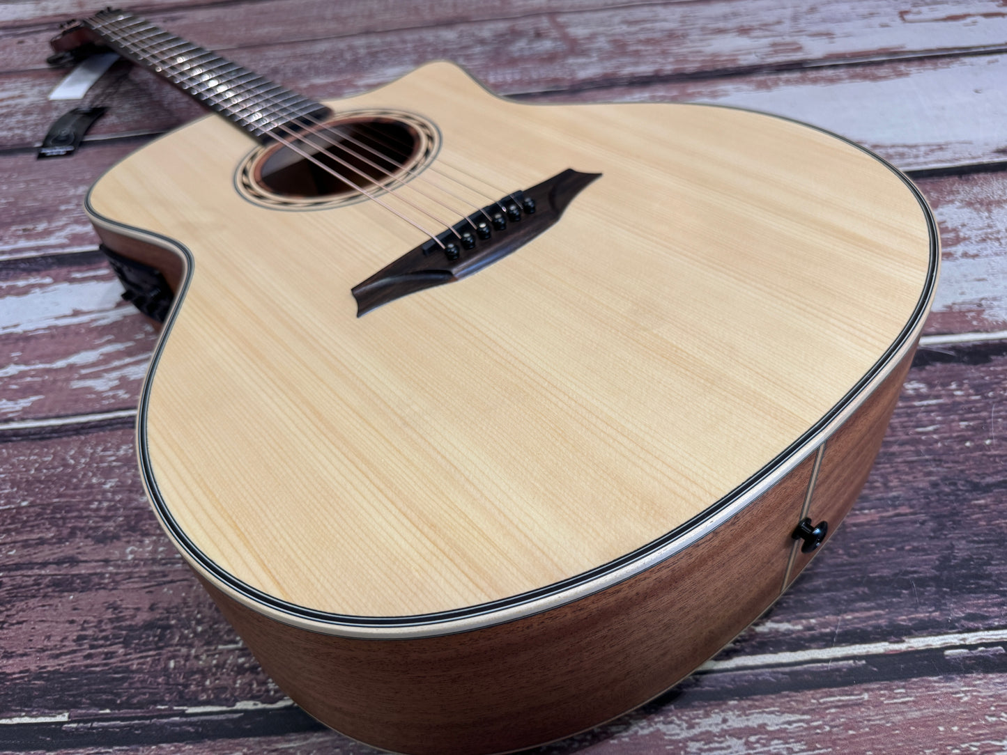 Bromo BAT2CE Solid top electro acoustic