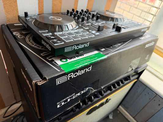 Roland DJ-202 DJ controller