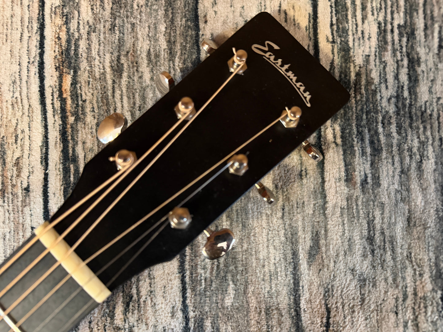 Eastman E1D CLA All solid Dreadnought acoustic & bag