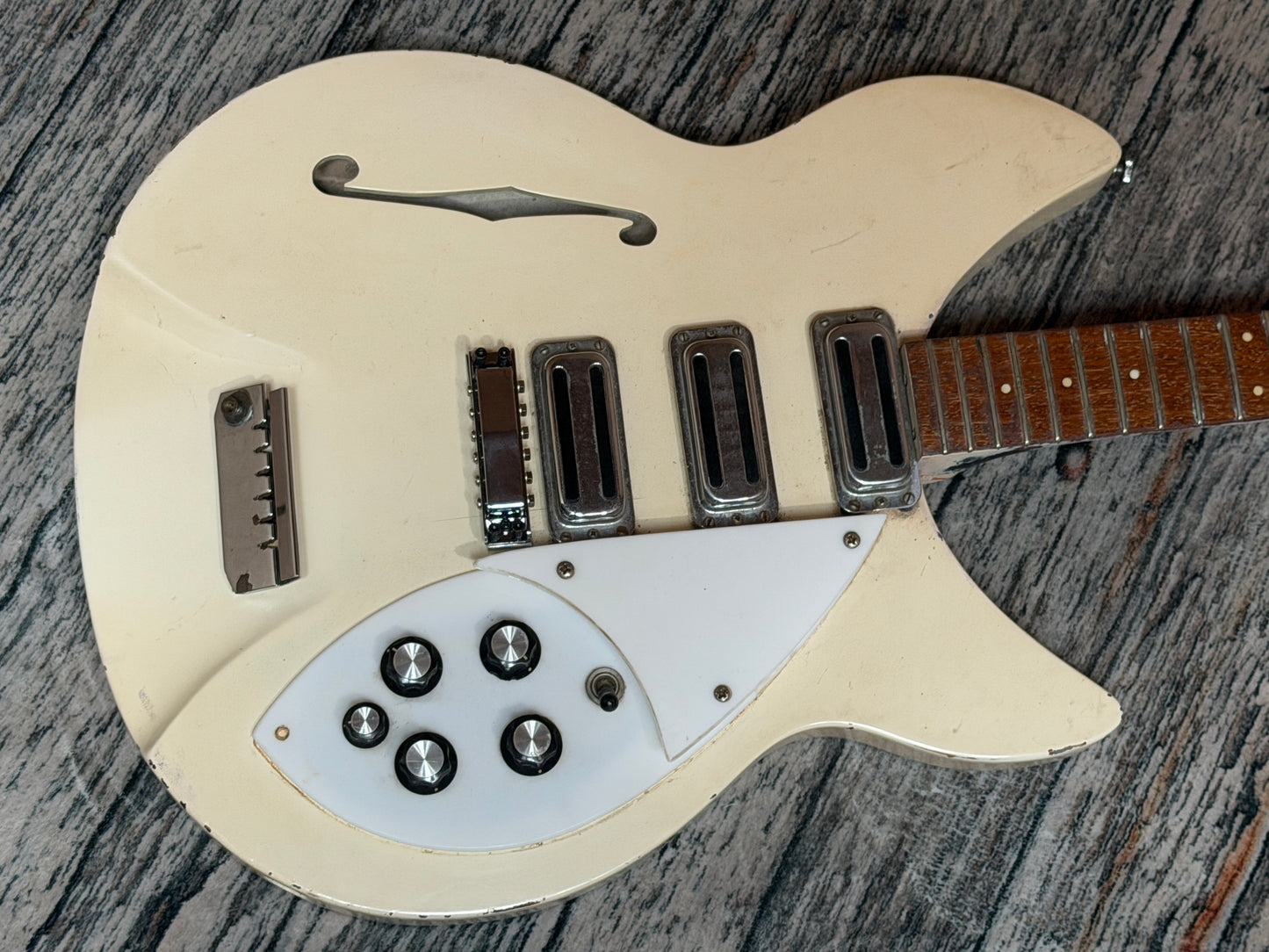 Smashed - 1966 Rickenbacker model 1998 Rose Morris - Pete Townshend The Who