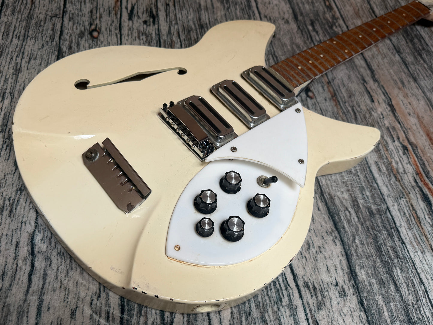 Smashed - 1966 Rickenbacker model 1998 Rose Morris - Pete Townshend The Who