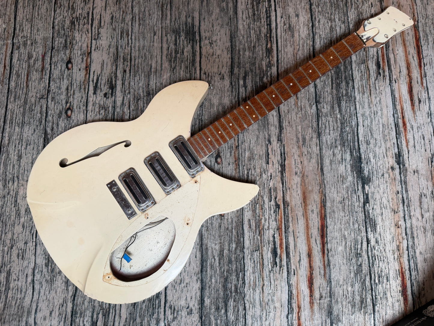 Smashed - 1966 Rickenbacker model 1998 Rose Morris - Pete Townshend The Who