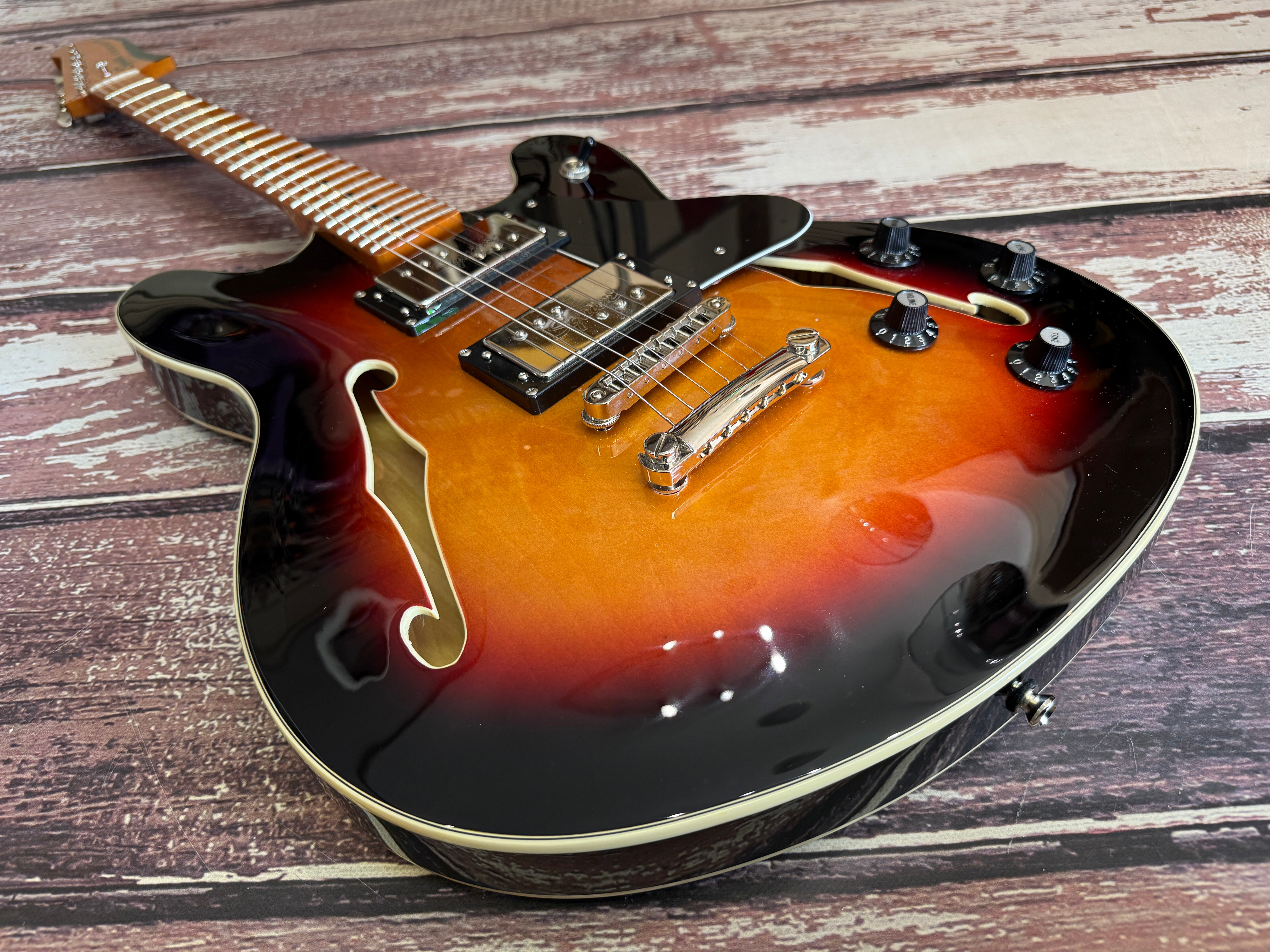 Squier Classic Vibe Starcaster 2022 – Badlands Guitars Limited