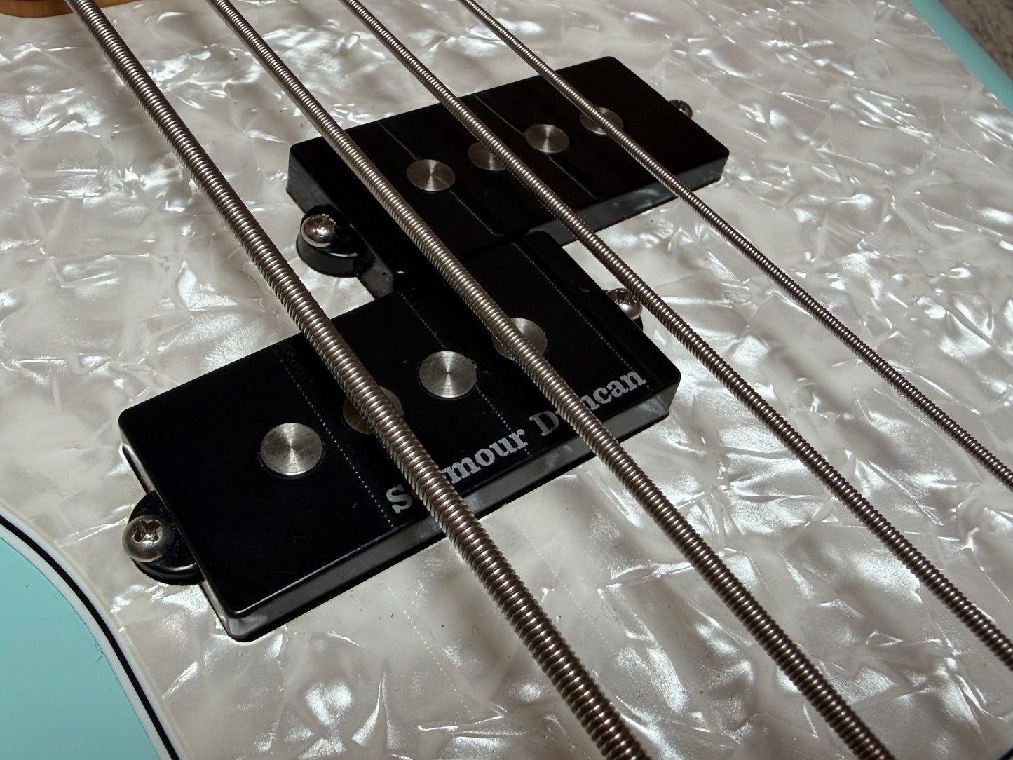 Fender Mark Hoppus Signature, Limited edition Jaguar Bass + Seymour Duncans