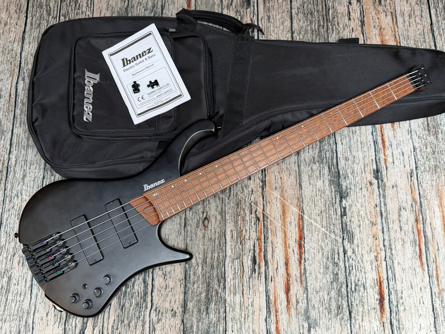 Ibanez EHB1005 MS Headless active 5 string bass & bag