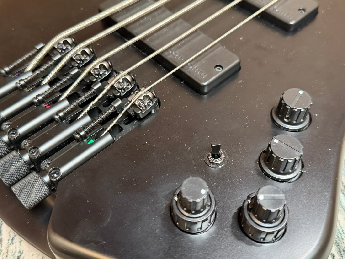 Ibanez EHB1005 MS Headless active 5 string bass & bag