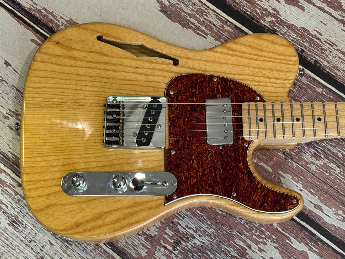 G&L Tribute ASAT Classic Bluesboy Semi-hollow. Natural ash.
