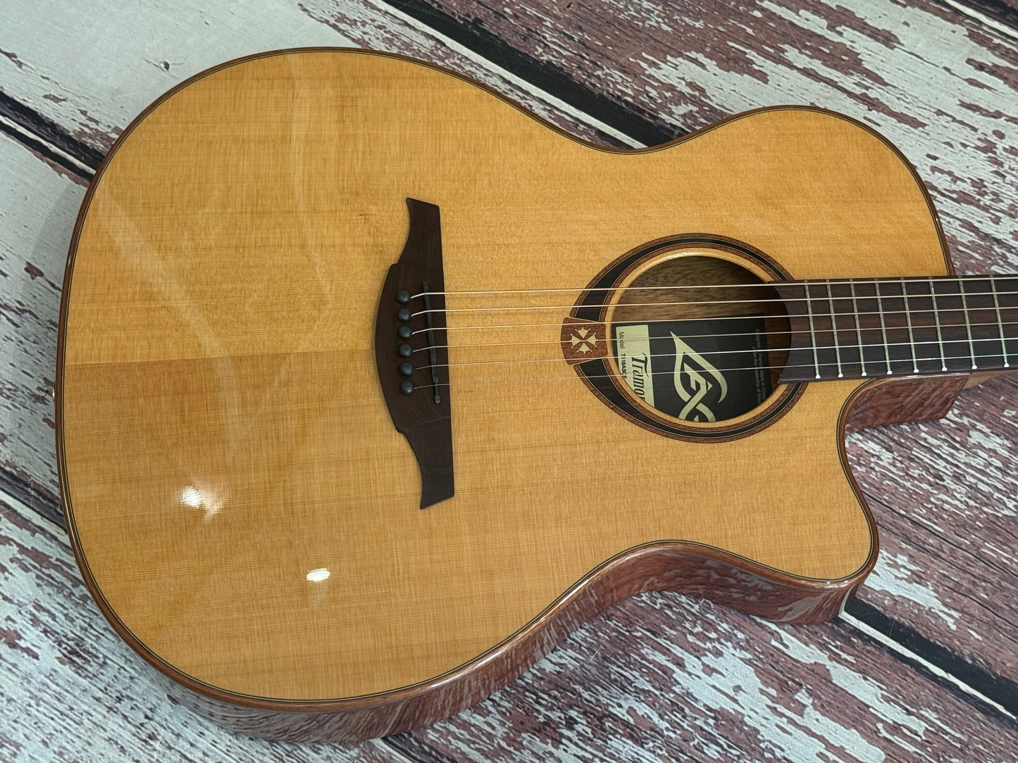 LAG T118-ASCE Natural Gloss - Thinline electro acoustic - Solid Cedar top.