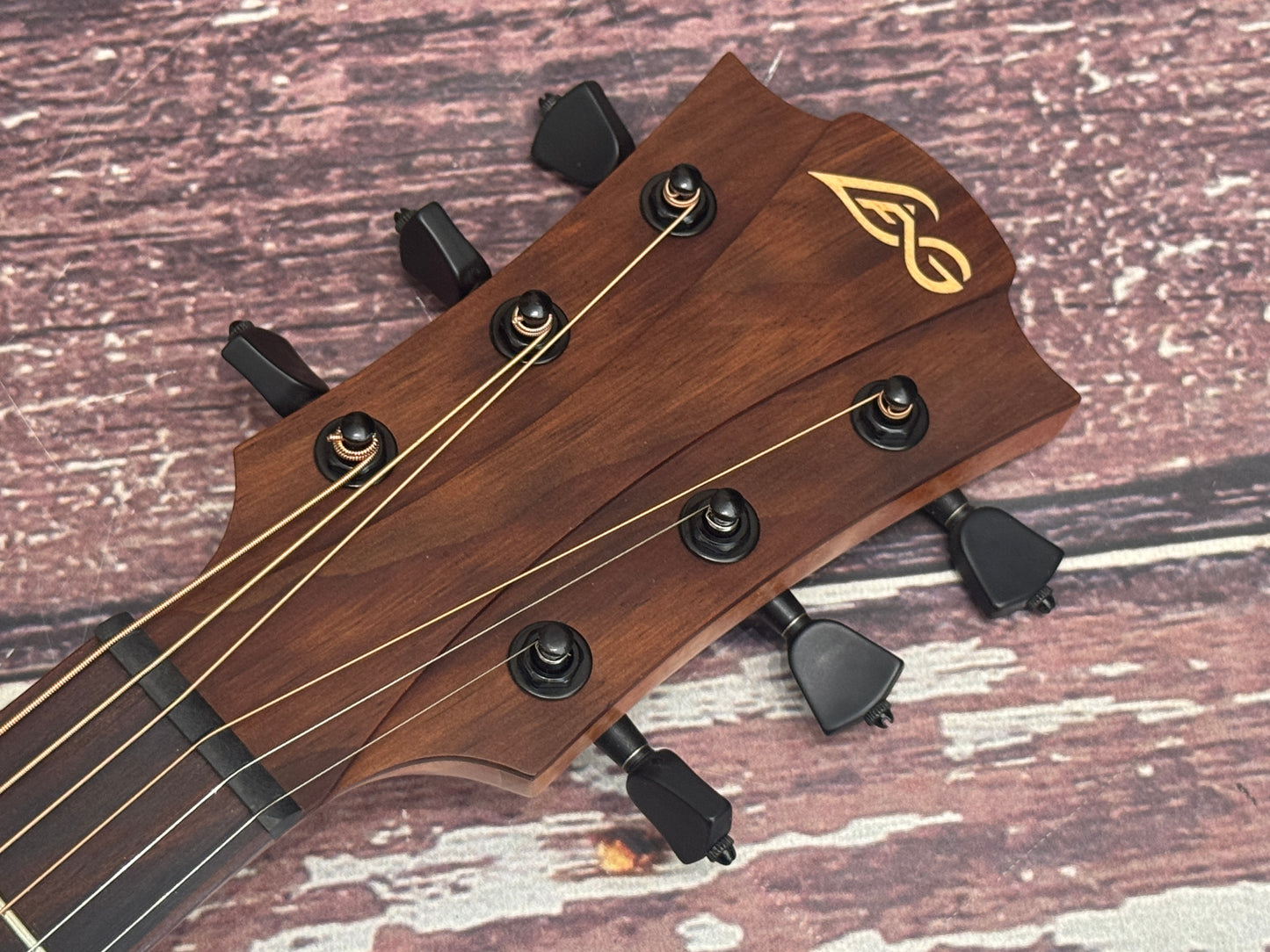 LAG T118-ASCE Natural Gloss - Thinline electro acoustic - Solid Cedar top.