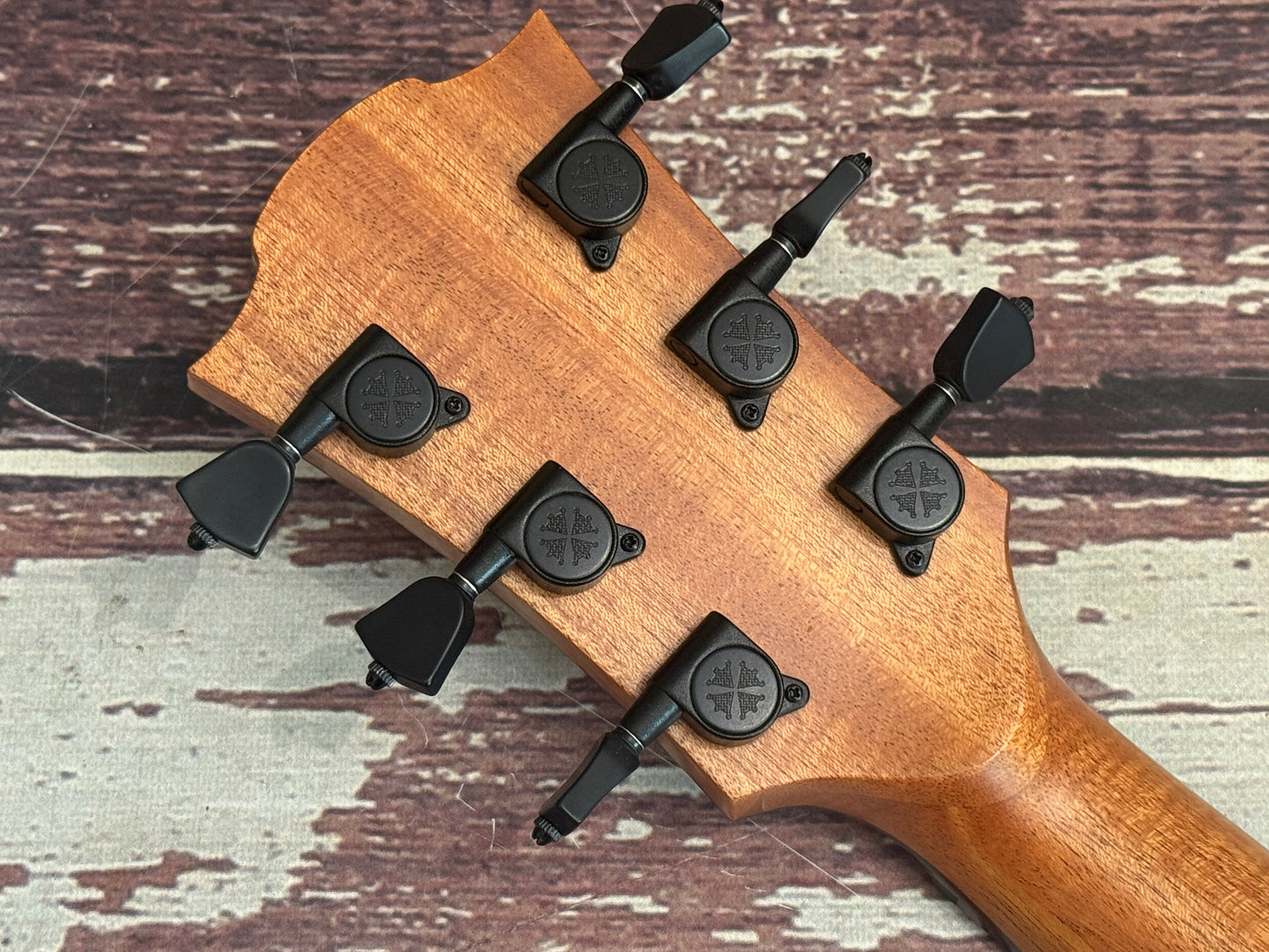 LAG T118-ASCE Natural Gloss - Thinline electro acoustic - Solid Cedar top.
