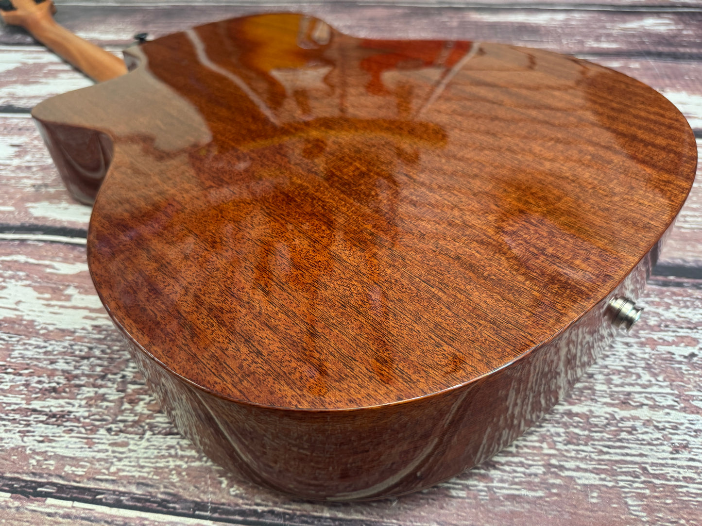 LAG T118-ASCE Natural Gloss - Thinline electro acoustic - Solid Cedar top.