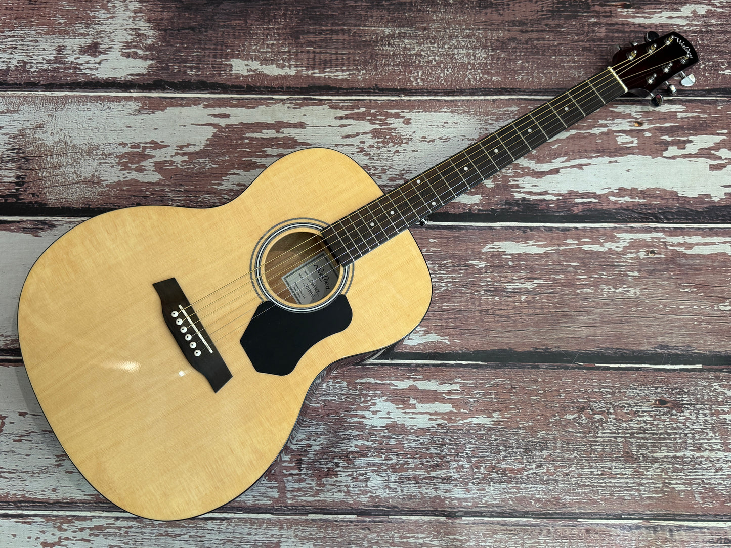 Walden O35-ow Spruce top acoustic with bag.