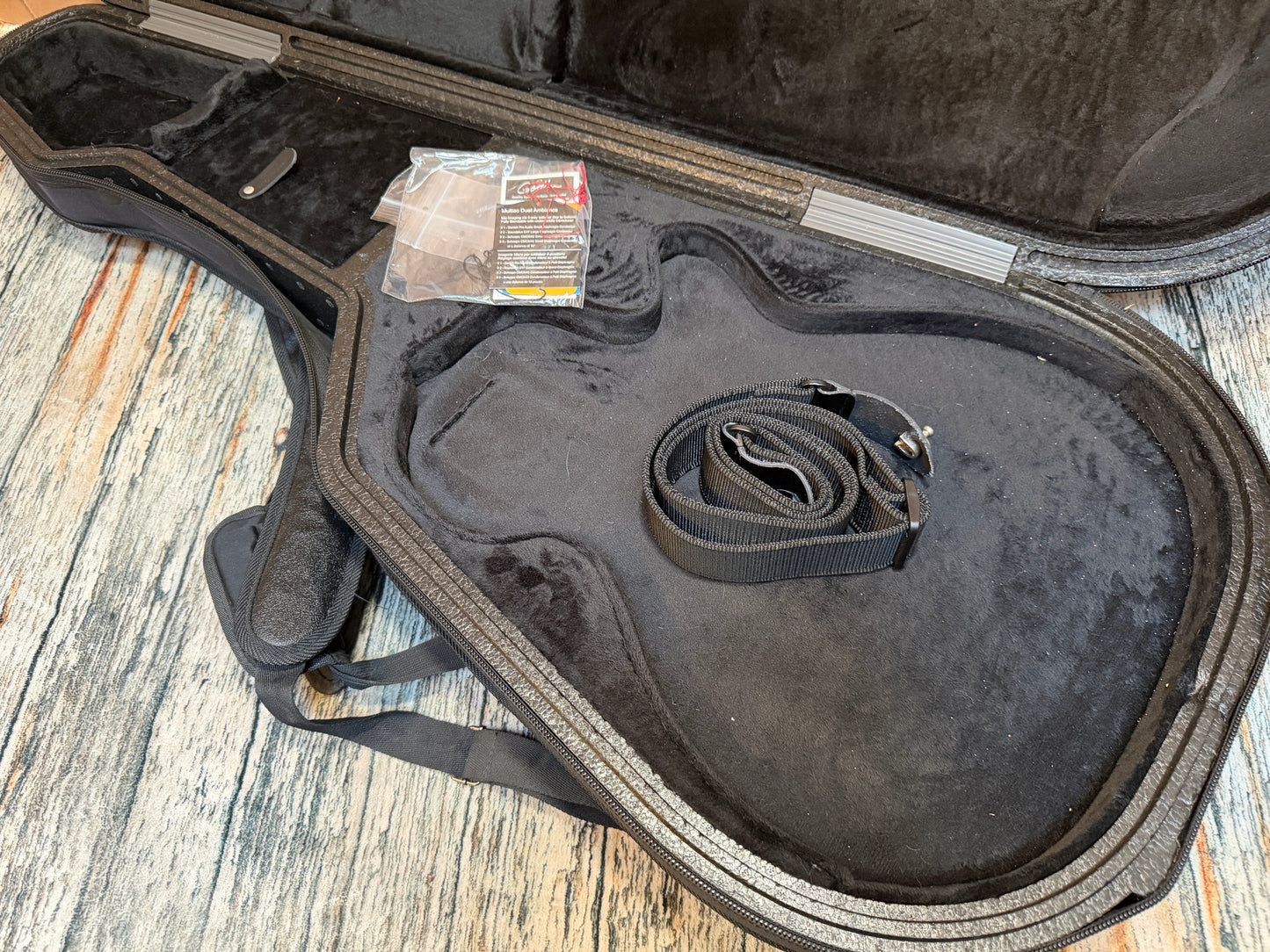 Godin Multiac Steel Duet Ambience.